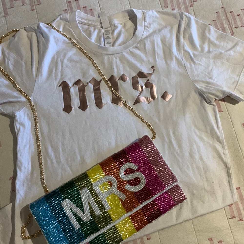 EUC Mrs t-shirt with rose gold - Picture 1 of 2